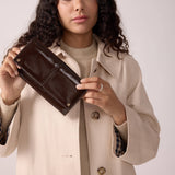 CHOCOLADE GINA LAKLEER POCHETTE